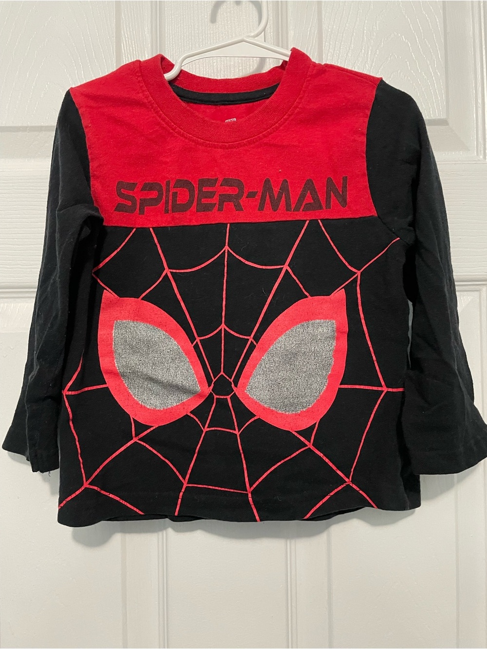 Marvel Spider-Man Long Sleeve Graphic Tee in Black & Red
